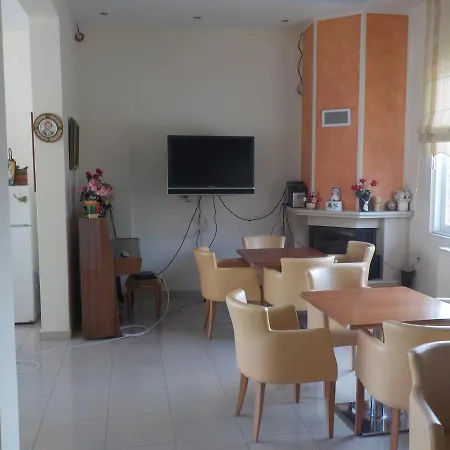 卡利西亚公寓式酒店 2*